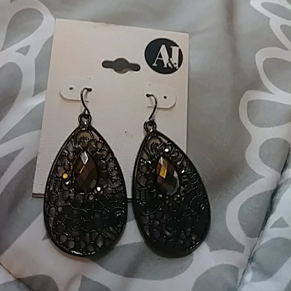 Black hanging earings